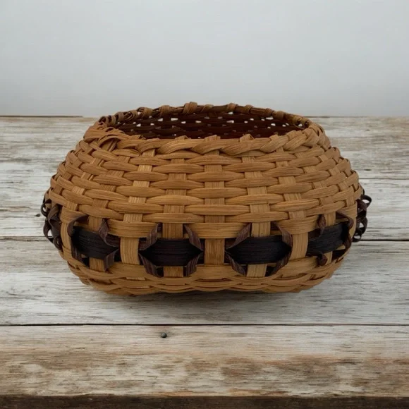 Artisan Crafted Curly Split Oak Basket By R. Riney, 2004, Round & Square Bottom - Picture 10 of 10